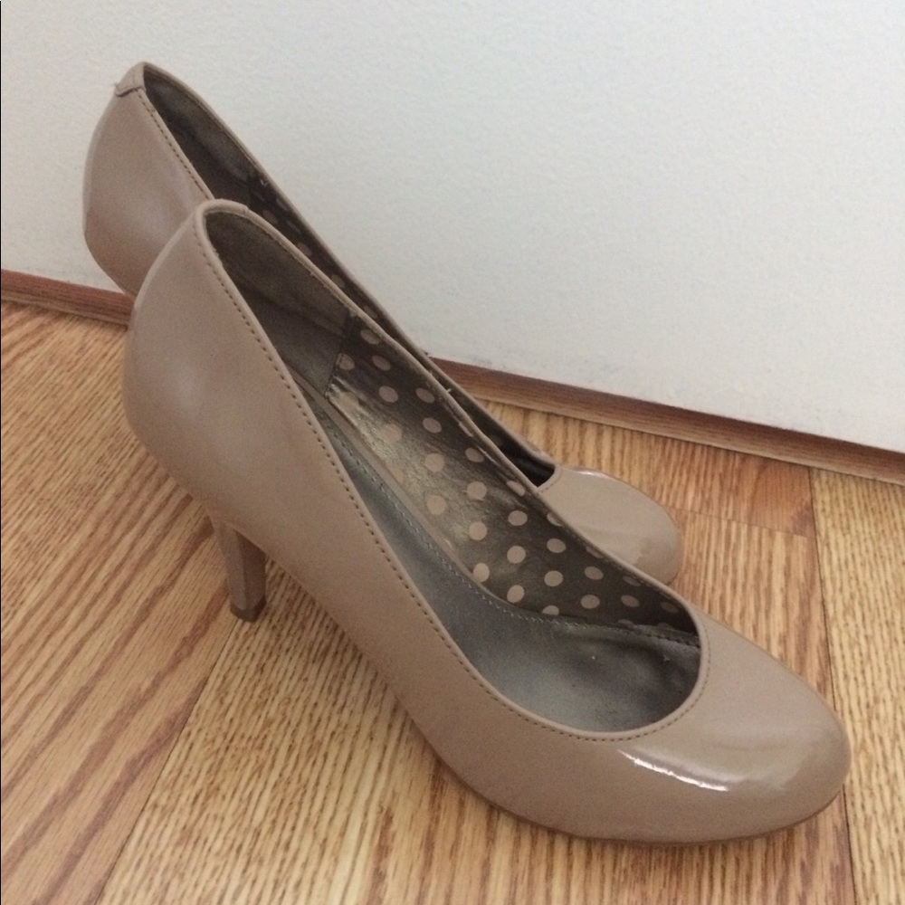 Tan Heels Size 6.5